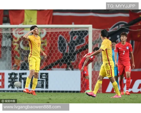 泰国足球明星海报图展示了他们的激情与梦想，激励无数年轻球员追逐足球梦想